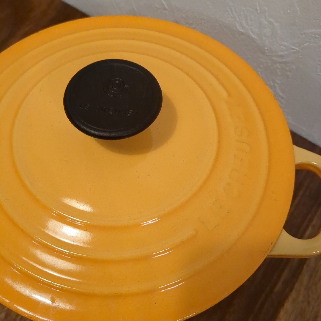 LE CREUSET(ルクルーゼ)の中古・ル・クルーゼ　ココットロンド　直径18cm インテリア/住まい/日用品のキッチン/食器(鍋/フライパン)の商品写真