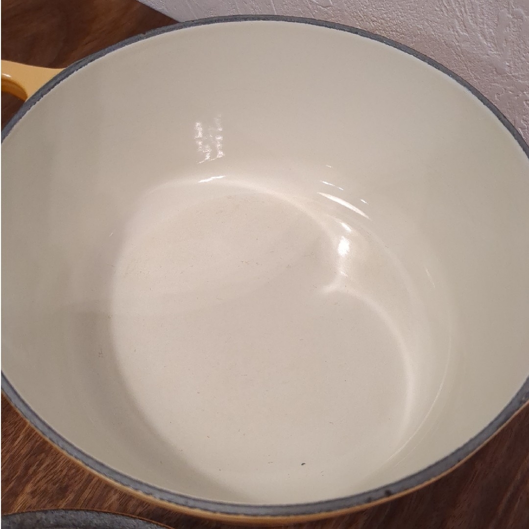 LE CREUSET(ルクルーゼ)の中古・ル・クルーゼ　ココットロンド　直径18cm インテリア/住まい/日用品のキッチン/食器(鍋/フライパン)の商品写真