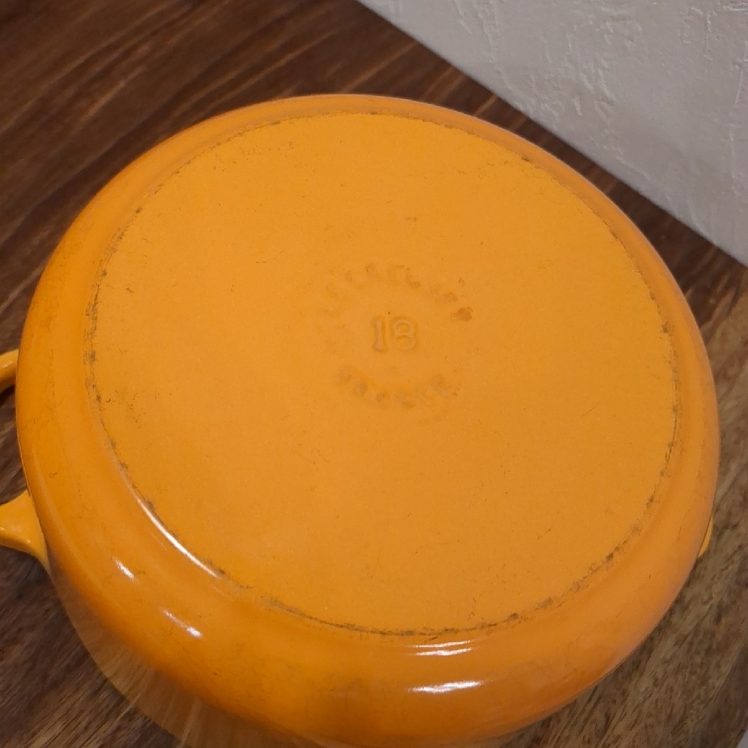 LE CREUSET(ルクルーゼ)の中古・ル・クルーゼ　ココットロンド　直径18cm インテリア/住まい/日用品のキッチン/食器(鍋/フライパン)の商品写真