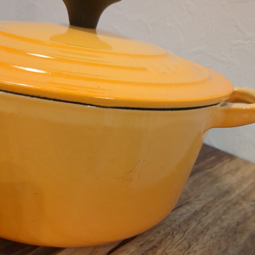 LE CREUSET(ルクルーゼ)の中古・ル・クルーゼ　ココットロンド　直径18cm インテリア/住まい/日用品のキッチン/食器(鍋/フライパン)の商品写真