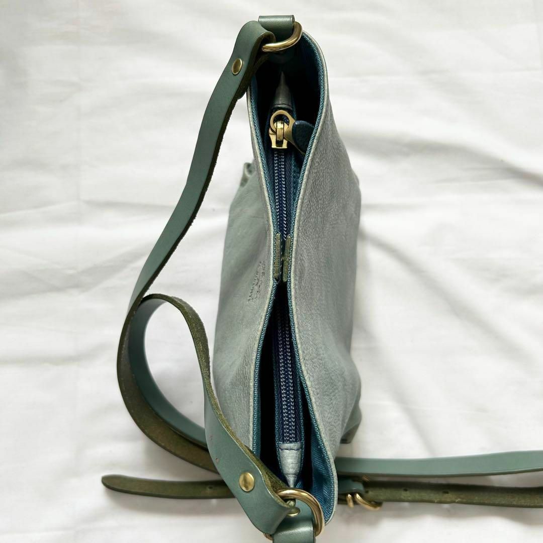 IL BISONTE(イルビゾンテ)の✨高級感✨即完　イルビゾンテ　ショルダーバッグ　レザー　グレー　ブルー レディースのバッグ(ショルダーバッグ)の商品写真