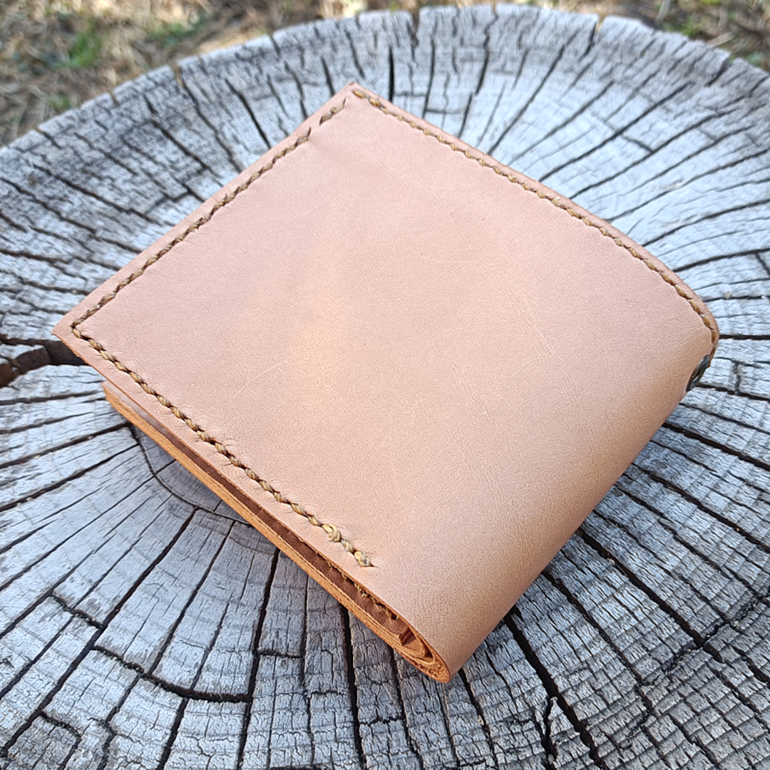 ウォレットロープ付き本革二つ折り財布 ヌメ革 Bi-fold wallet メンズのファッション小物(折り財布)の商品写真