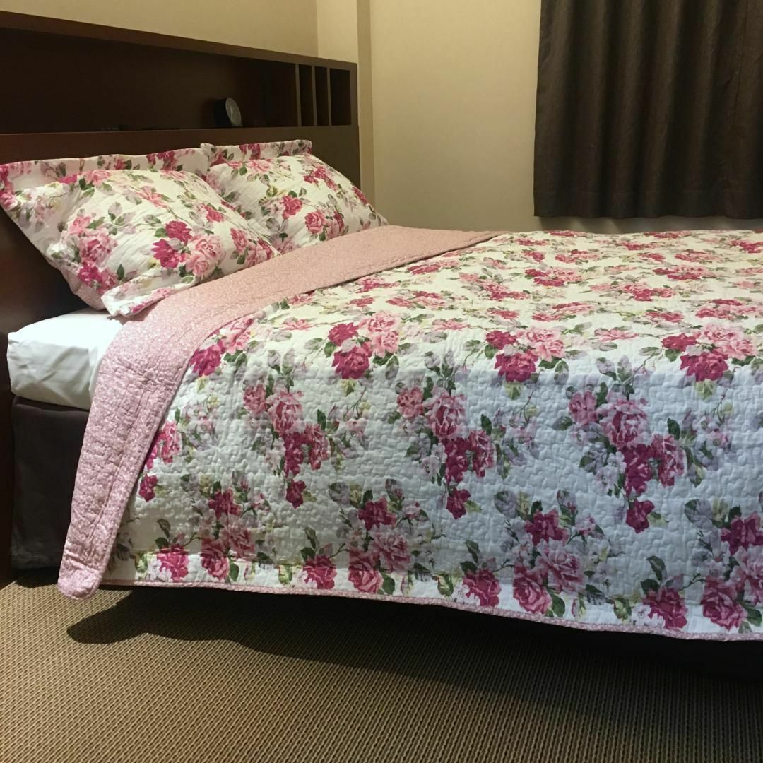 LAURA ASHLEY(ローラアシュレイ)のベッドカバー キルトカバーレット 3点セット 花柄 Lidia/Queen インテリア/住まい/日用品の寝具(シーツ/カバー)の商品写真