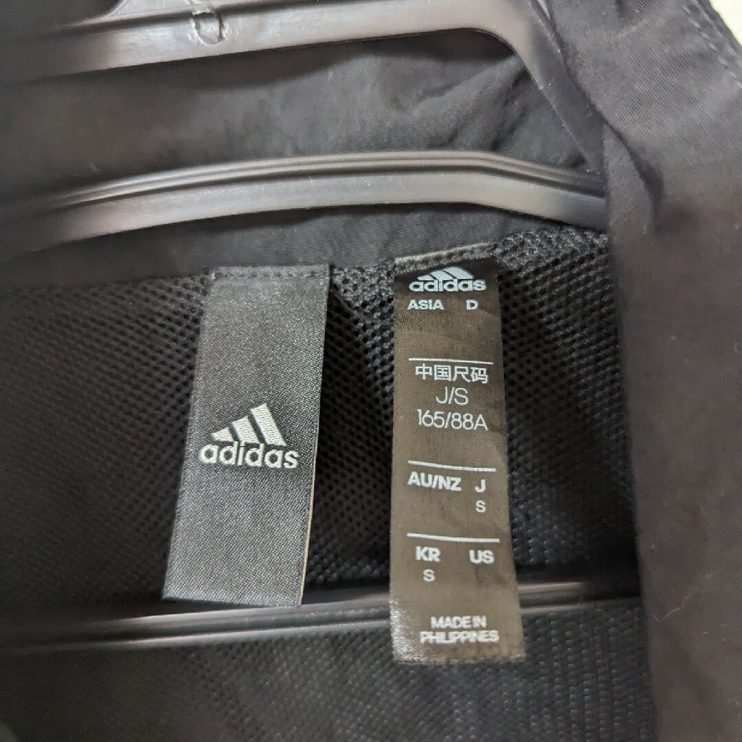 adidas(アディダス)のadidasアウター キッズ/ベビー/マタニティのキッズ服男の子用(90cm~)(ジャケット/上着)の商品写真