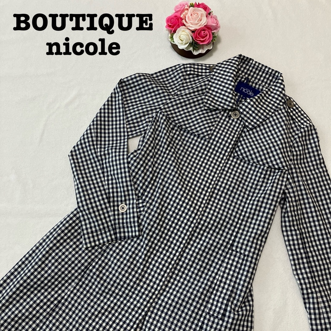 NICOLE(ニコル)のブティックニコル トレンチコート　チェック　青白　Mサイズ　レディーススプリング レディースのジャケット/アウター(スプリングコート)の商品写真