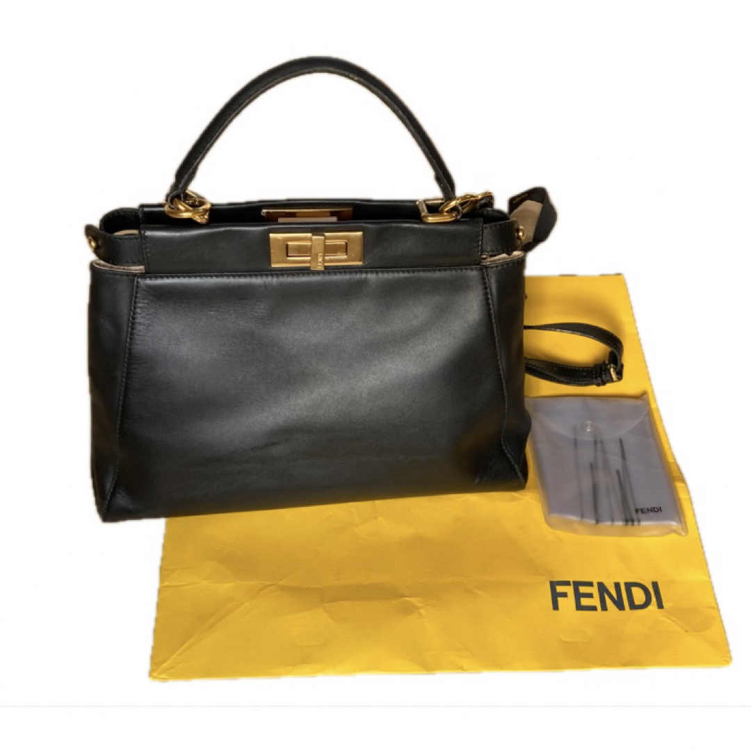 レディースFENDI ピーカブー ミディアム 2WAYバッグ フェンディ　 レザー　黒