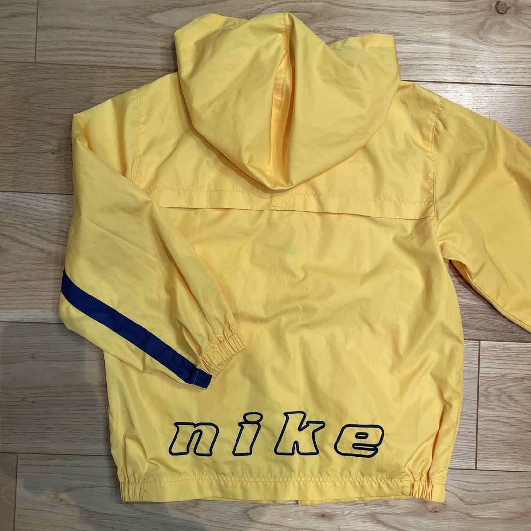 NIKE(ナイキ)のNIKE ウインドブレーカー　130 キッズ/ベビー/マタニティのキッズ服男の子用(90cm~)(ジャケット/上着)の商品写真