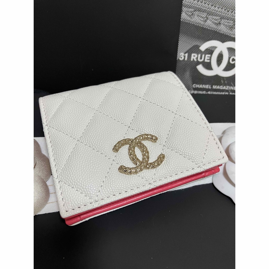 CHANEL - 新品同様♡新作☆シャネル マトラッセ 二つ折り財布 キャビア ...