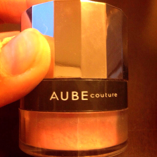 AUBE couture(オーブクチュール)のAUBEポンポンするだけ大人可愛いチーク コスメ/美容のベースメイク/化粧品(その他)の商品写真