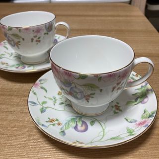 ウェッジウッド(WEDGWOOD)のウェッジウッド スウィートプラム ティーカップ＆ソーサー(リー) ペア (グラス/カップ)