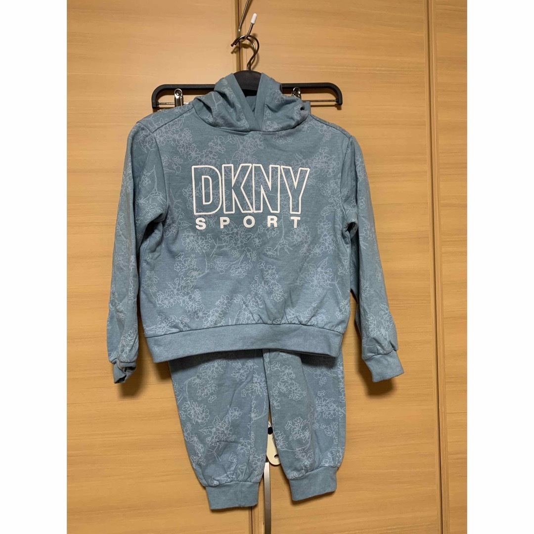 DKNY(ダナキャランニューヨーク)のダナキャランニューヨーク　セットアップ　　１３０cm キッズ/ベビー/マタニティのキッズ服女の子用(90cm~)(その他)の商品写真