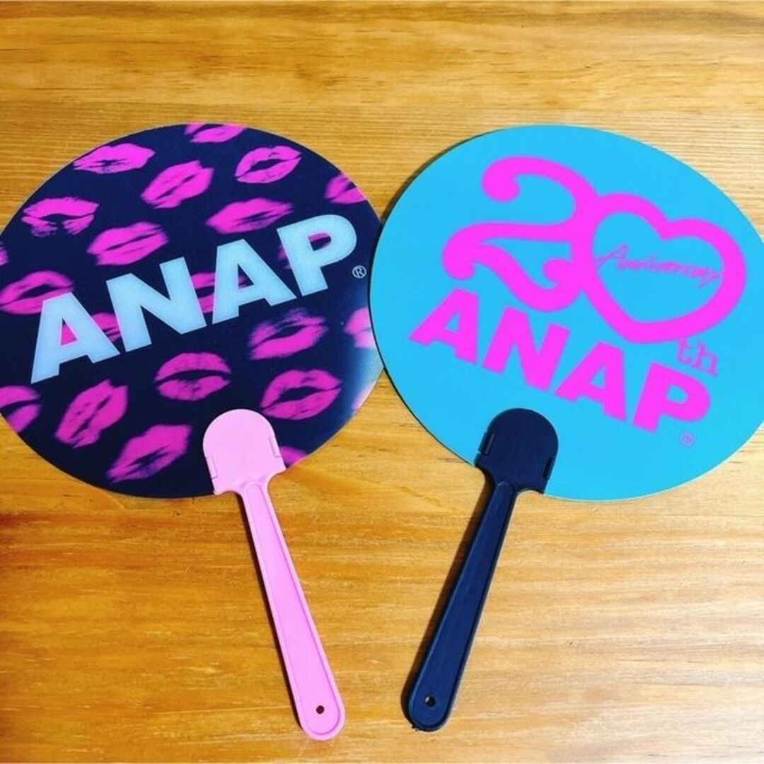 ANAP(アナップ)の【送料込】希少！ANAP アメコミ風バスタオル インテリア/住まい/日用品の日用品/生活雑貨/旅行(タオル/バス用品)の商品写真