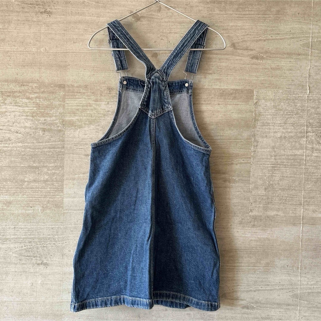 H&M(エイチアンドエム)のデニムワンピース キッズ/ベビー/マタニティのキッズ服女の子用(90cm~)(ワンピース)の商品写真