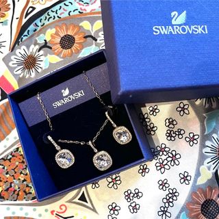 スワロフスキー(SWAROVSKI)のSWAROVSKI スワロフスキー　ジュエリー　ピアス&ネックレスセット(ピアス)