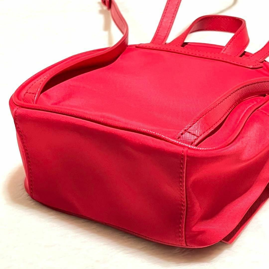kate spade new york(ケイトスペードニューヨーク)の【美品】ケイトスペード　リュック　バックパック　赤 レディースのバッグ(リュック/バックパック)の商品写真