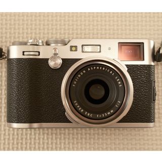 フジフイルム(富士フイルム)のX100F(コンパクトデジタルカメラ)