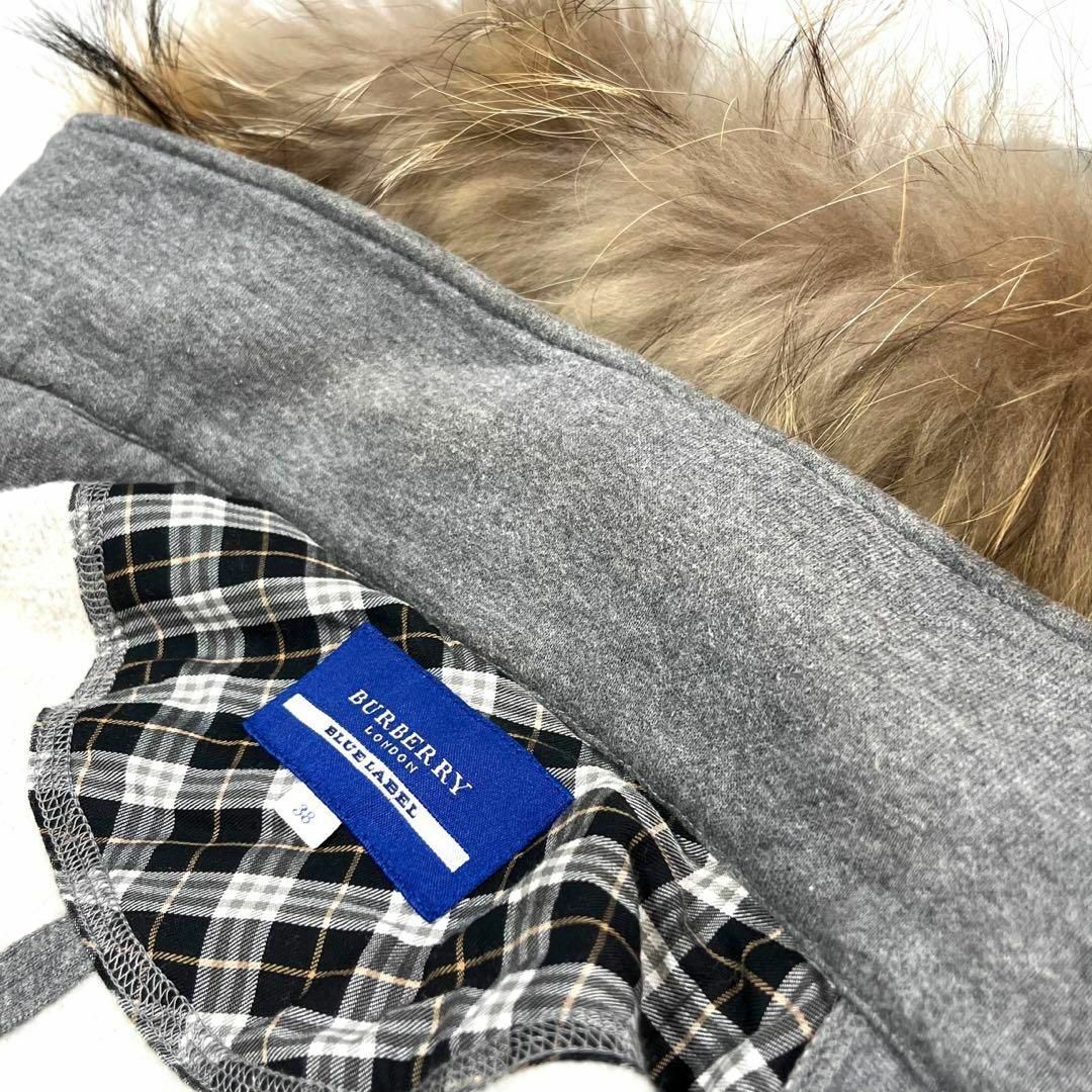 BURBERRY BLUE LABEL(バーバリーブルーレーベル)の極美品✨バーバリーブルーレーベル ポンチョ ノバチェック ラクーンファー M レディースのジャケット/アウター(ポンチョ)の商品写真