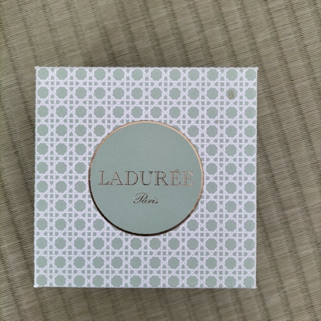 LADUREE(ラデュレ)のラデュレのショップバッグとBOX レディースのバッグ(ショップ袋)の商品写真