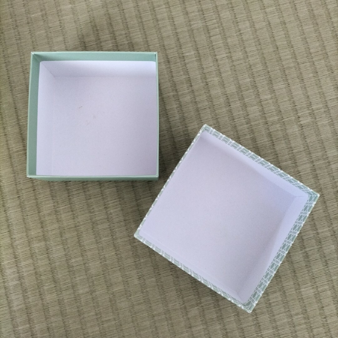 LADUREE(ラデュレ)のラデュレのショップバッグとBOX レディースのバッグ(ショップ袋)の商品写真