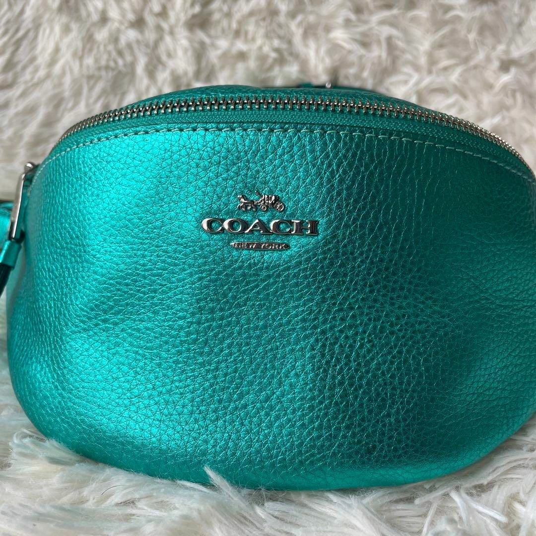 希少美品✨COACH　コーチ　ボディバッグ　ペブルレザー　メタリックグリーンショルダー長さ74cm