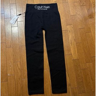 カルバンクライン(Calvin Klein)の⭐️新品　69.5ドルタグ付　カルバンクライン　ジム  レギンス　US/M(レギンス/スパッツ)