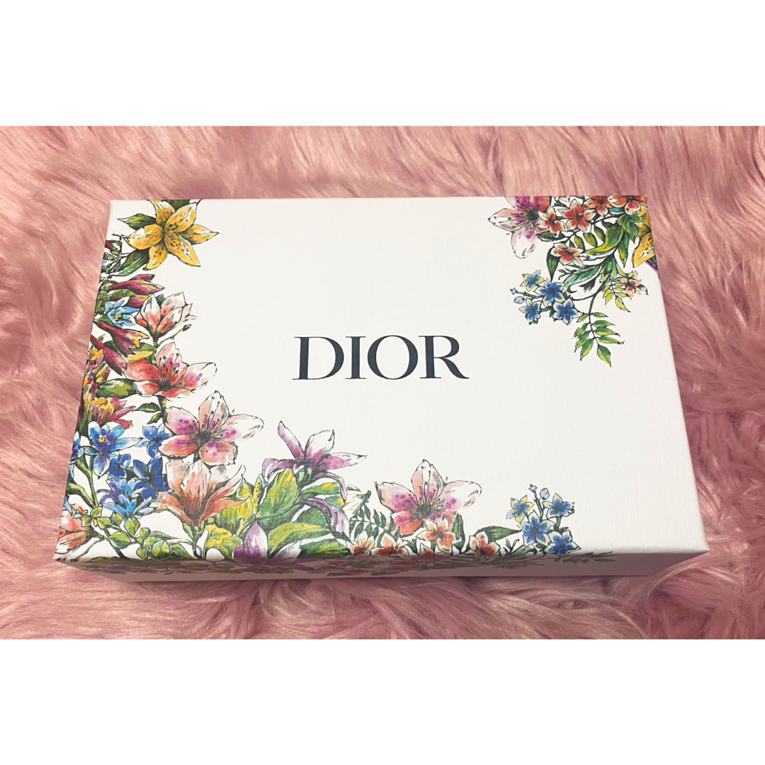 Christian Dior(クリスチャンディオール)のDiorベルベットオリジナルポーチ&ミスディオールブルーミングブーケ香水ホリデー レディースのファッション小物(ポーチ)の商品写真