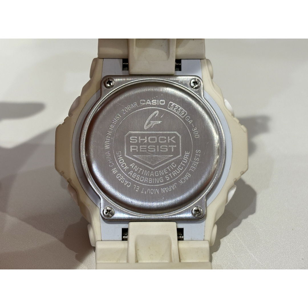 G-SHOCK(ジーショック)の♡カシオ G-SHOCK GA-300-7AJF ホワイト♡ メンズの時計(腕時計(デジタル))の商品写真