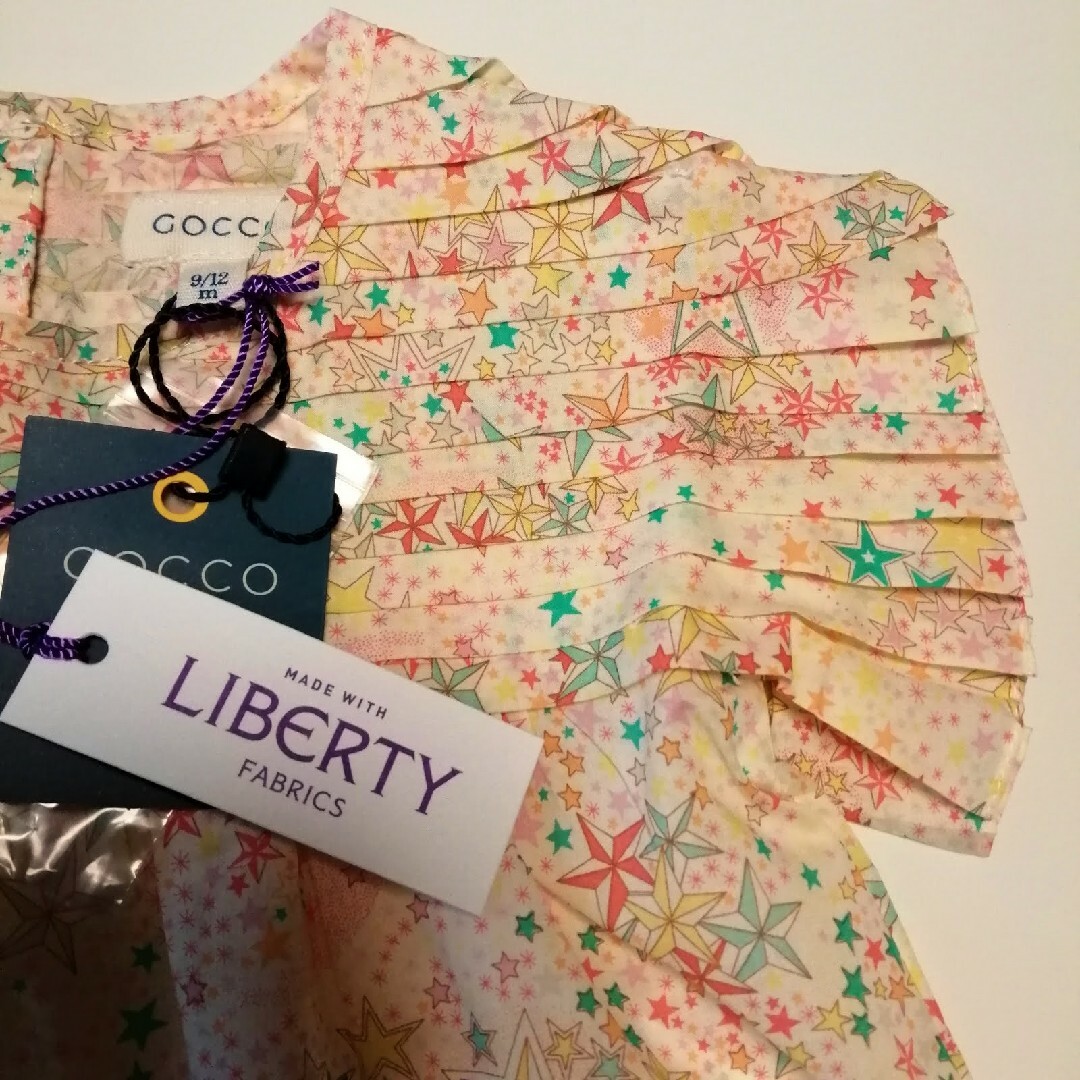 こども ビームス(コドモビームス)の新品 Gocco ゴッコ LIBERTY ピンタックブラウス 9-12M キッズ/ベビー/マタニティのベビー服(~85cm)(シャツ/カットソー)の商品写真