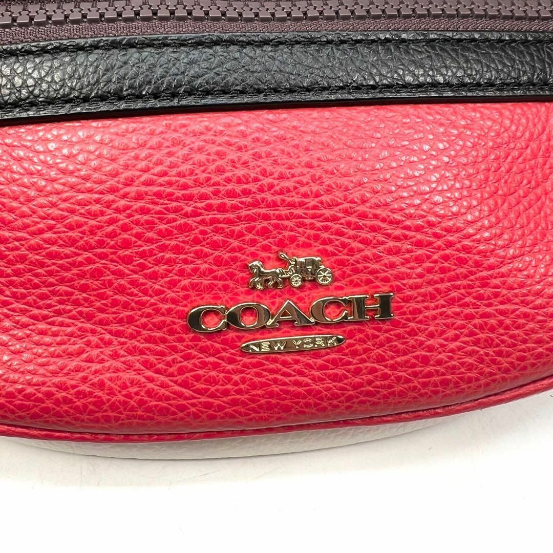 COACH(コーチ)のCOACH コーチ ボディーバッグ　トンプソン　レザー レディースのバッグ(ボディバッグ/ウエストポーチ)の商品写真