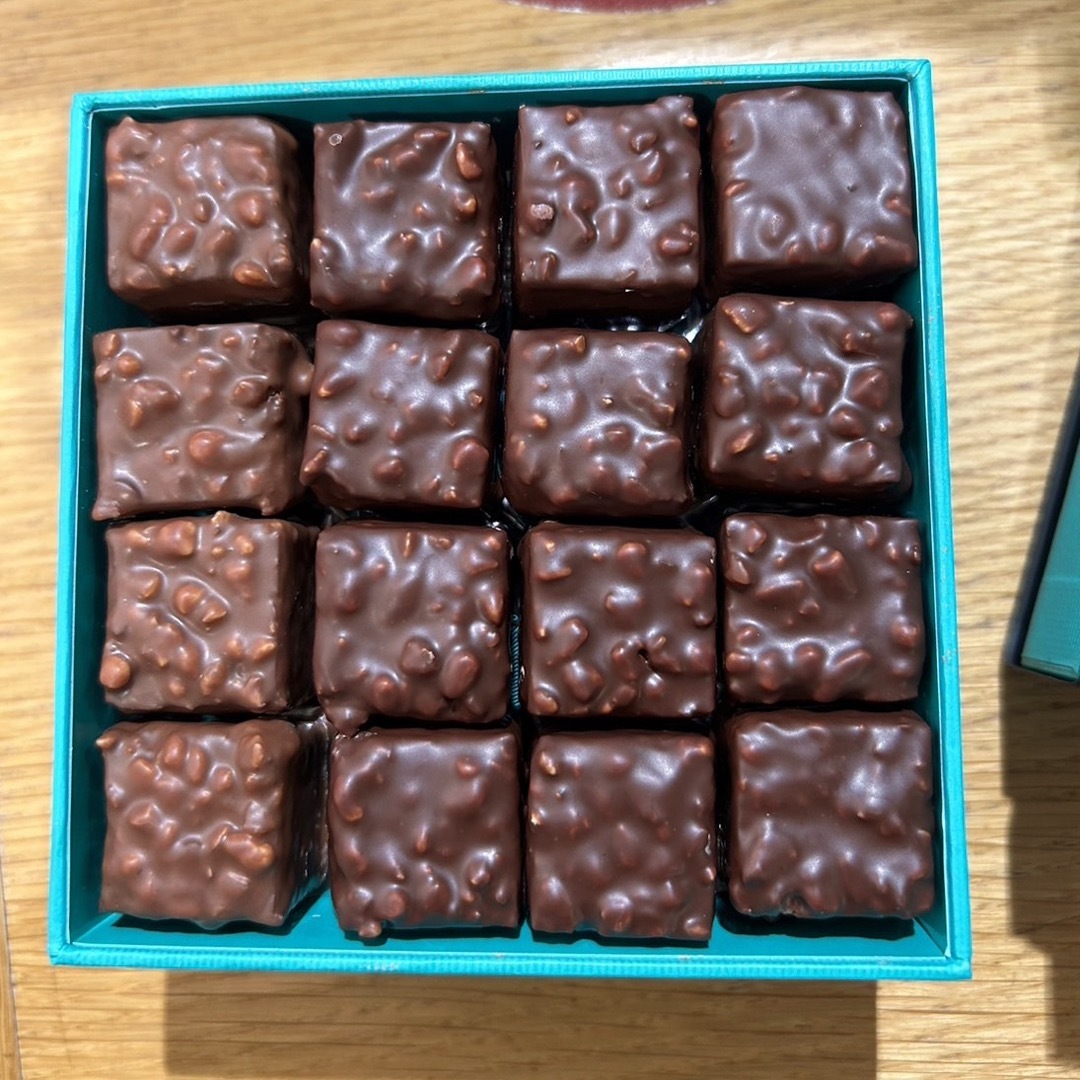 sawacosette様 パトリックロジェ アンスタンノワール&レ×2 プラリネ 食品/飲料/酒の食品(菓子/デザート)の商品写真