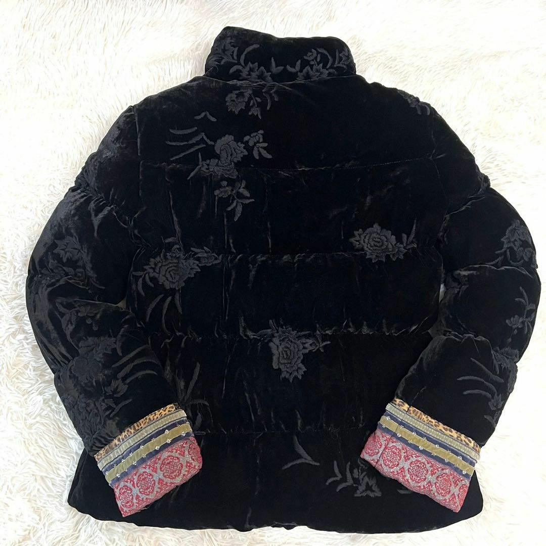 GALLIANO(ガリアーノ)のgalliano ガリアーノ　ダウンジャケット　ベロア　刺繍　花柄 レディースのジャケット/アウター(ダウンジャケット)の商品写真