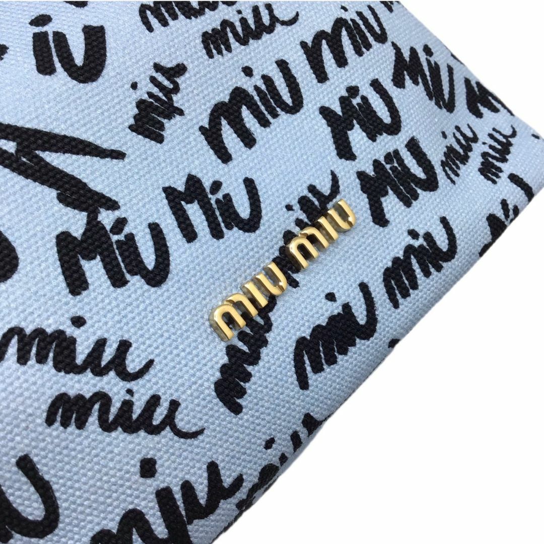 miumiu(ミュウミュウ)の【新品同様】MIU MIU　ミュウミュウ　miu miu　ドローストリングバッグ　5RM008　巾着バッグ　キャンバス　レザー　水色　黒色　ブルー　ブラック　ロゴ　鳥　レディース　メンズ　ユニセックス　キッズ 【ブランドギャラリー東心斎橋店】 レディースのバッグ(かごバッグ/ストローバッグ)の商品写真