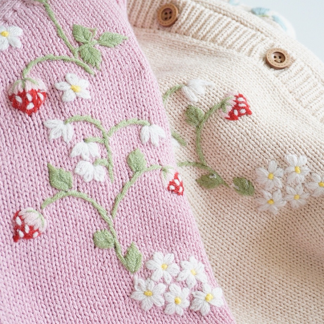 新品　イチゴ 刺繍　カーディガン  メゾピアノ  ボンポワン    好き キッズ/ベビー/マタニティのキッズ服女の子用(90cm~)(カーディガン)の商品写真