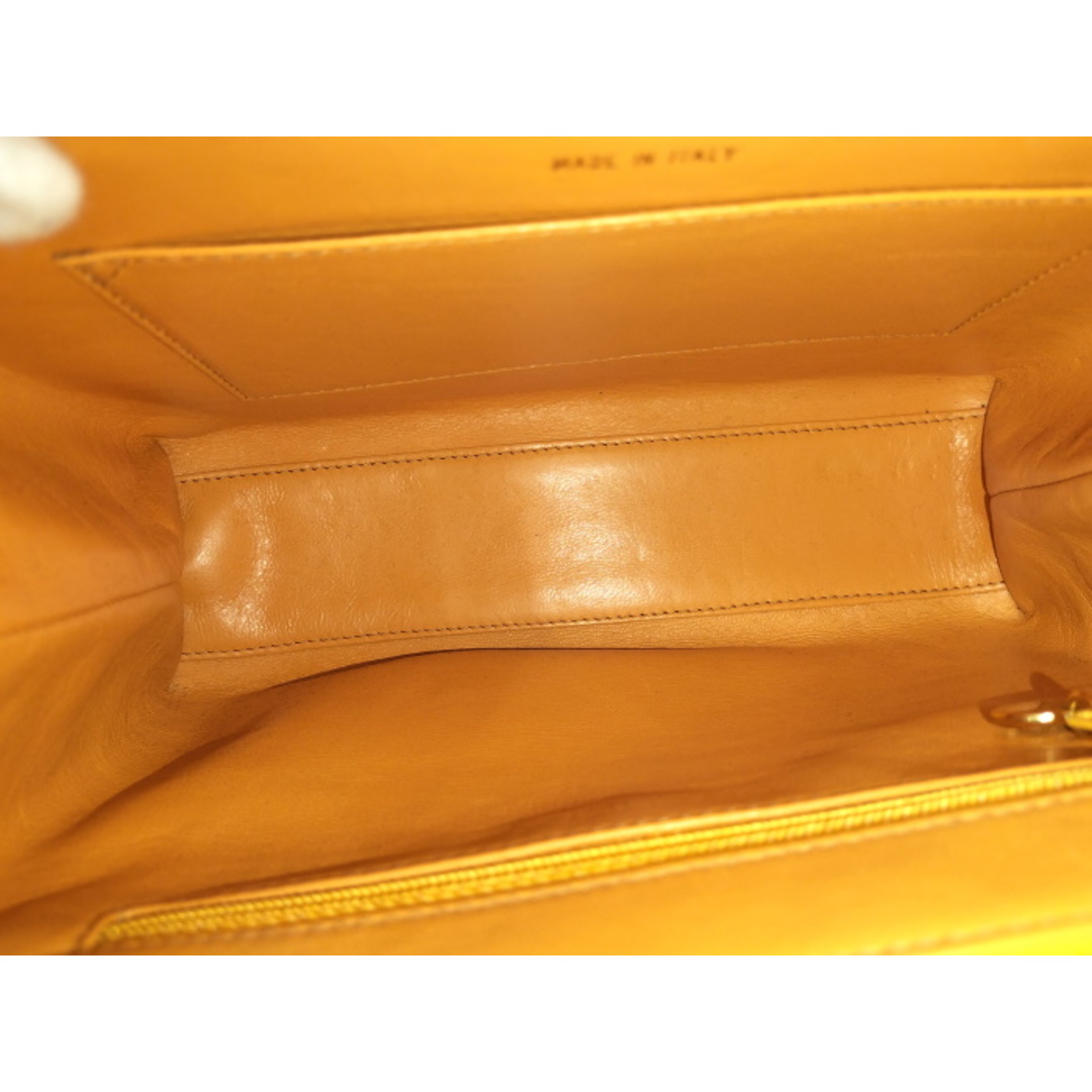 CHANEL(シャネル)のCHANEL ハンドバッグ ターンロック ココマーク レザー 山吹色系 レディースのバッグ(ハンドバッグ)の商品写真