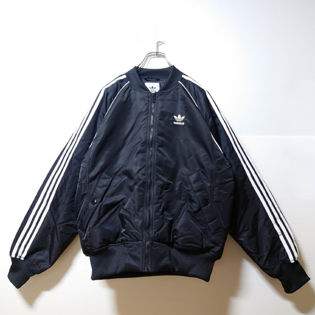 adidas(アディダス)の【ユニセックス】adidas★SST ボンバージャケット★中綿ジャケット★黒★M メンズのジャケット/アウター(ダウンジャケット)の商品写真