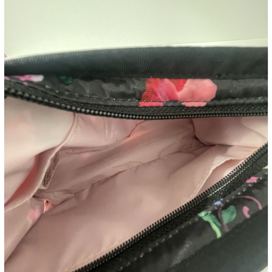 LeSportsac(レスポートサック)のレスポートサック　花柄　メイク　化粧ポーチ レディースのファッション小物(ポーチ)の商品写真