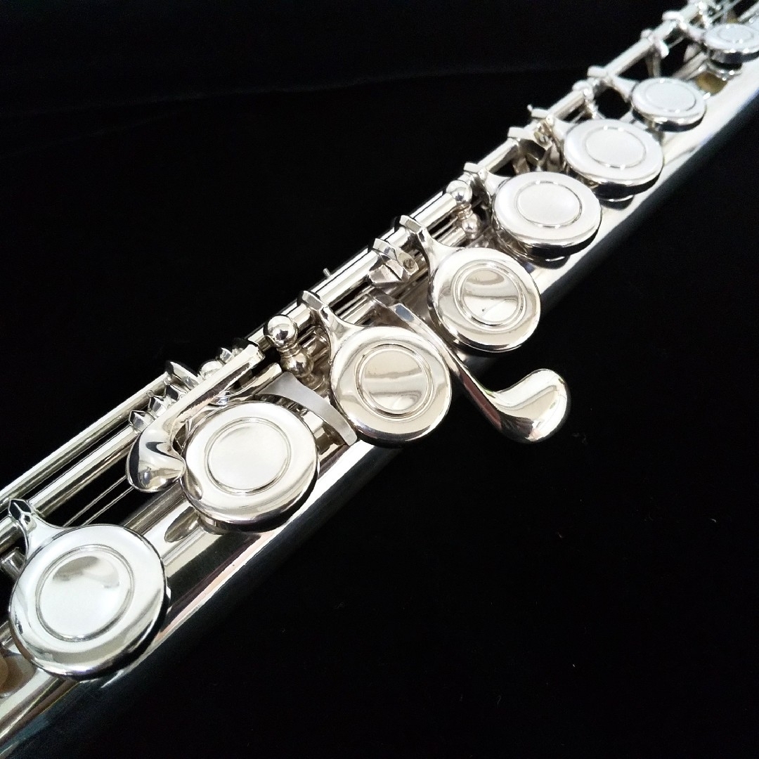 ヤマハ(ヤマハ)の【ウーピー&ルイ様専用】頭部管銀製ヤマハフルートYFL31 Eメカ 楽器の管楽器(フルート)の商品写真