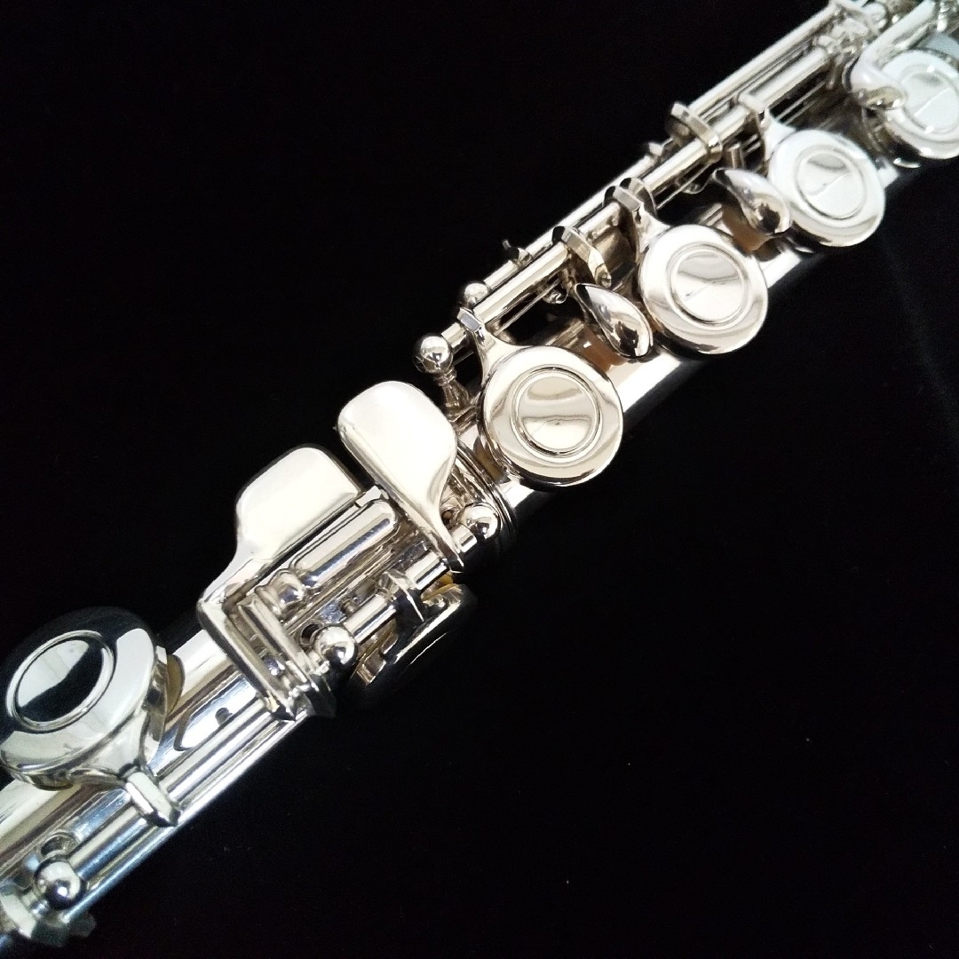 ヤマハ(ヤマハ)の【ウーピー&ルイ様専用】頭部管銀製ヤマハフルートYFL31 Eメカ 楽器の管楽器(フルート)の商品写真