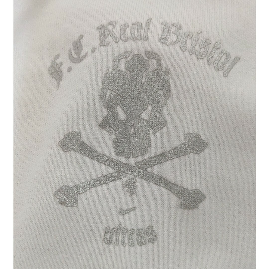 F.C.R.B.(エフシーアールビー)のF.C.R.B Real Blacks Ultras ジップパーカー 白M メンズのトップス(パーカー)の商品写真