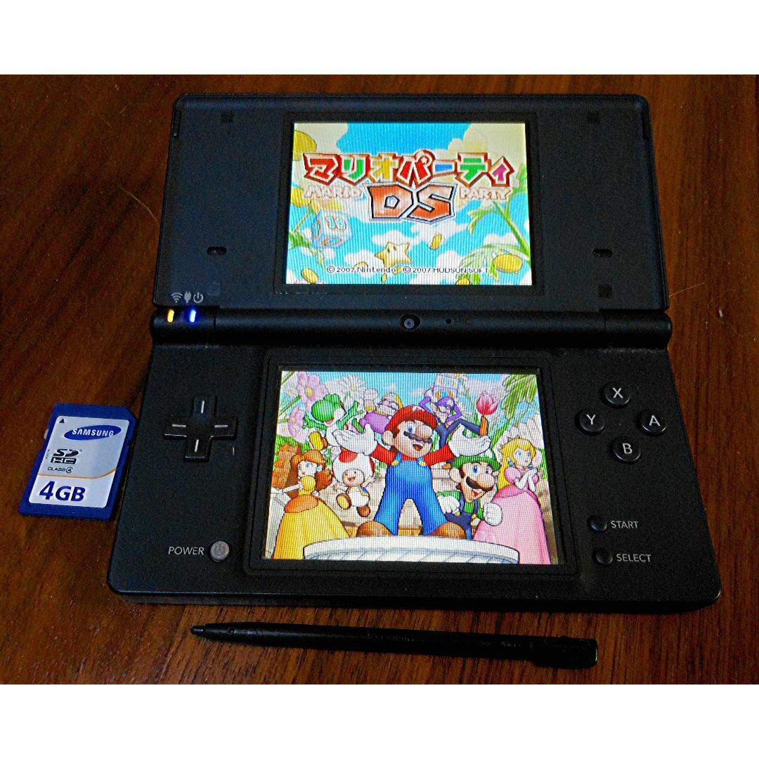 ニンテンドーDS(ニンテンドーDS)のNintendo DSi ブラック 4GB SDカード付 動作確認済 エンタメ/ホビーのゲームソフト/ゲーム機本体(携帯用ゲーム機本体)の商品写真