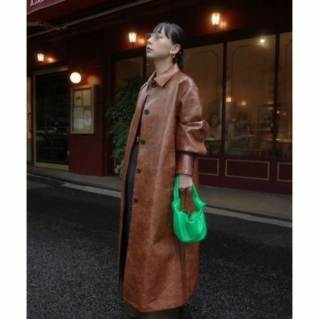 Ameri VINTAGE(アメリヴィンテージ)のAMERI CRASH FAKE LEATHER COAT レディースのジャケット/アウター(ロングコート)の商品写真