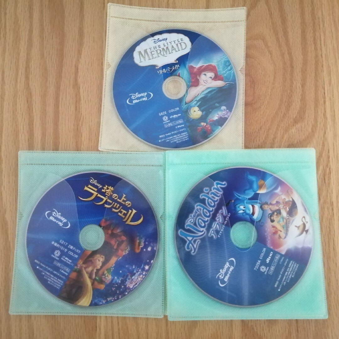 Disney(ディズニー)のディズニー　Blu-ray　3点セット　国内正規品　未再生　アラジン　他 エンタメ/ホビーのDVD/ブルーレイ(キッズ/ファミリー)の商品写真