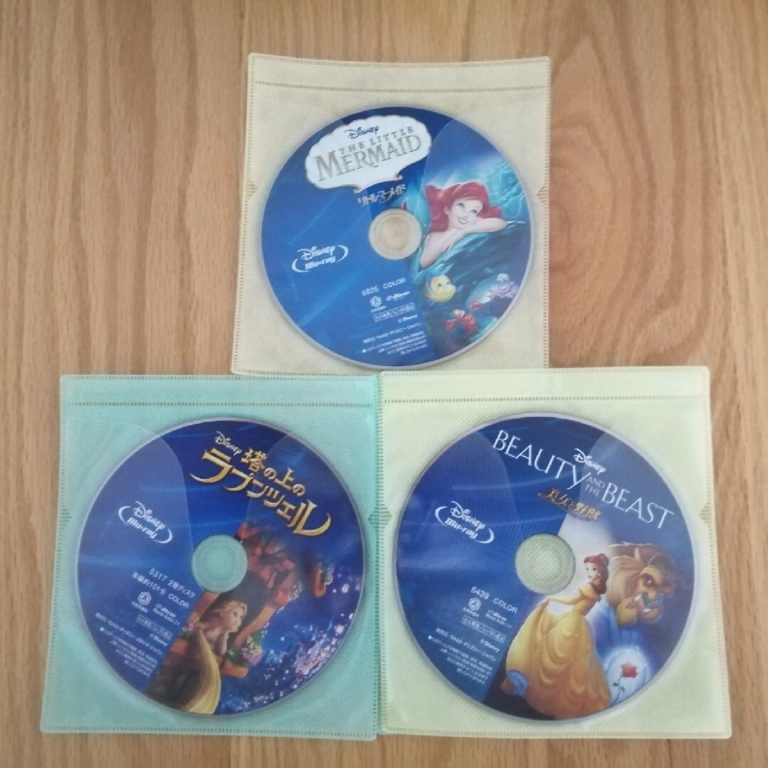 Disney(ディズニー)のディズニー　Blu-ray　3点セット　国内正規品　未再生　美女と野獣　他 エンタメ/ホビーのDVD/ブルーレイ(キッズ/ファミリー)の商品写真