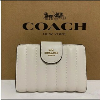 コーチ(COACH)の新品　COACH　二つ折り財布　キルティング　ホワイト　レザー　小銭入れ有(財布)