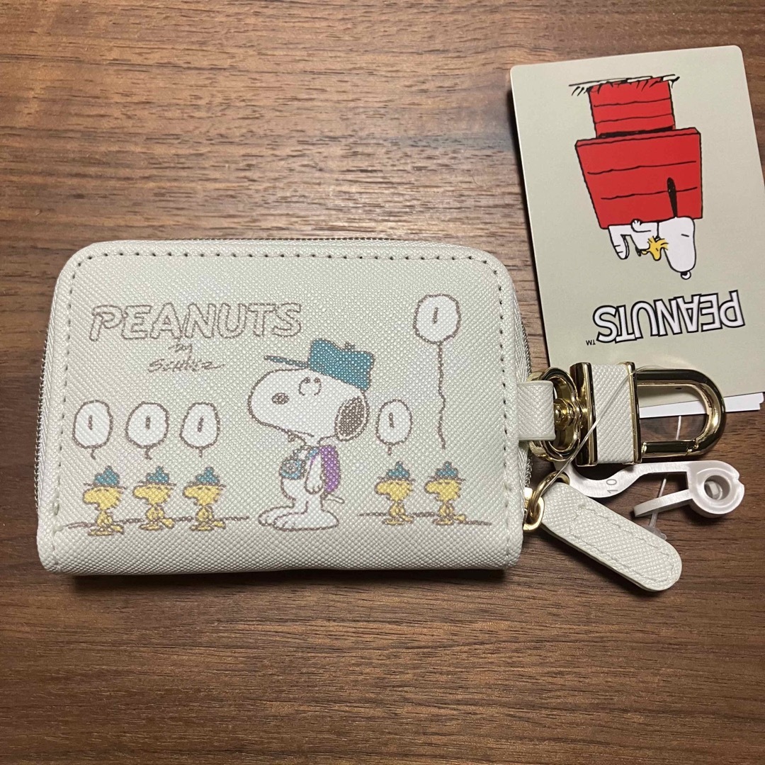 SNOOPY(スヌーピー)の新品　キーケース　スヌーピー　ウッドストック　白　スマートキーケース レディースのファッション小物(キーケース)の商品写真