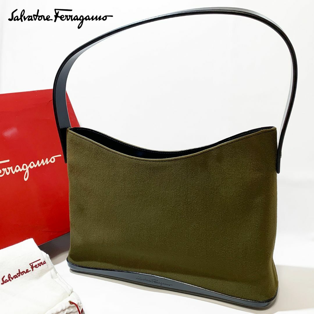 【美品】Salvatore Ferragamo フェラガモ ショルダーバッグ