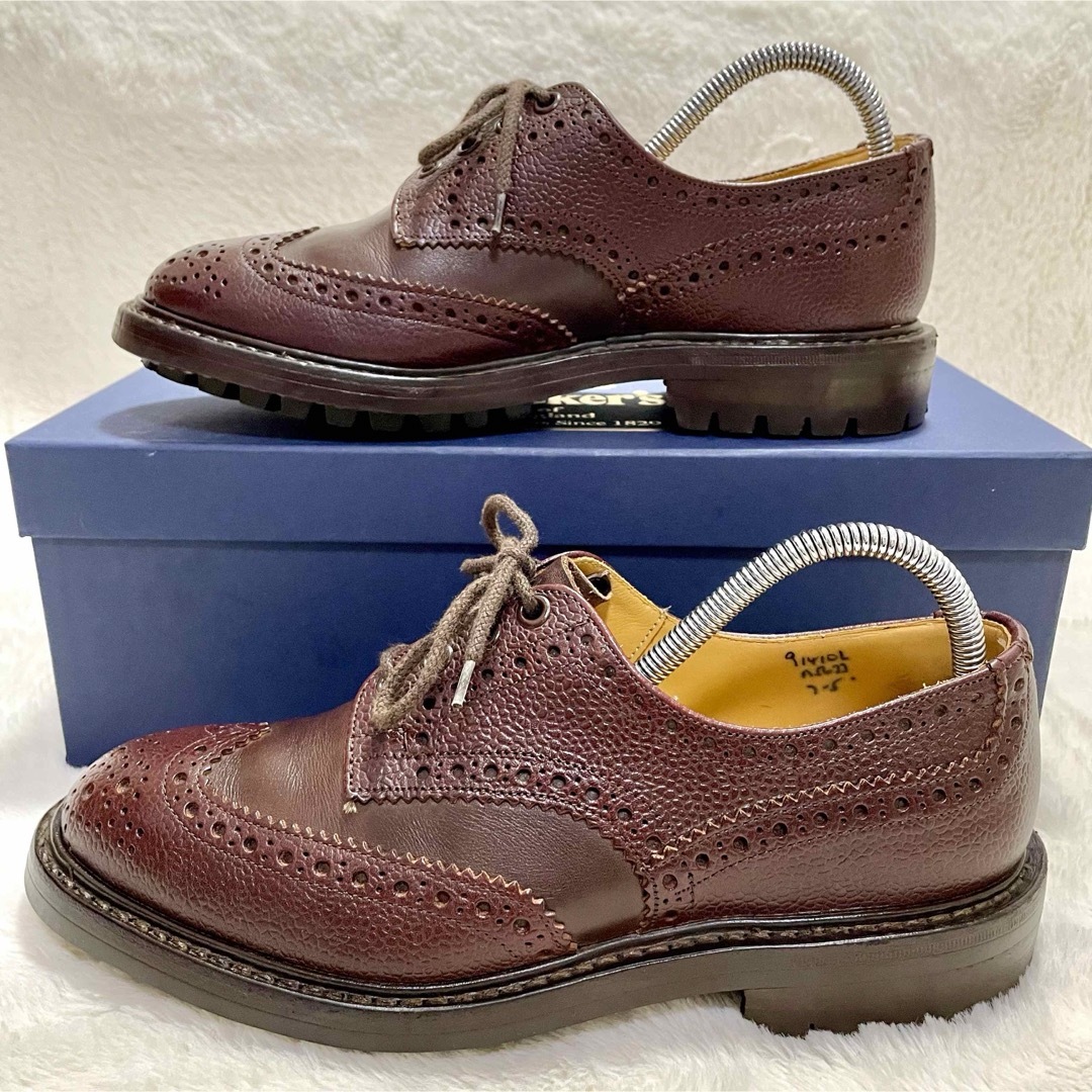 Trickers(トリッカーズ)の箱付希少トリッカーズ Avon House別注 M5633 外羽根フルグローブ メンズの靴/シューズ(ドレス/ビジネス)の商品写真