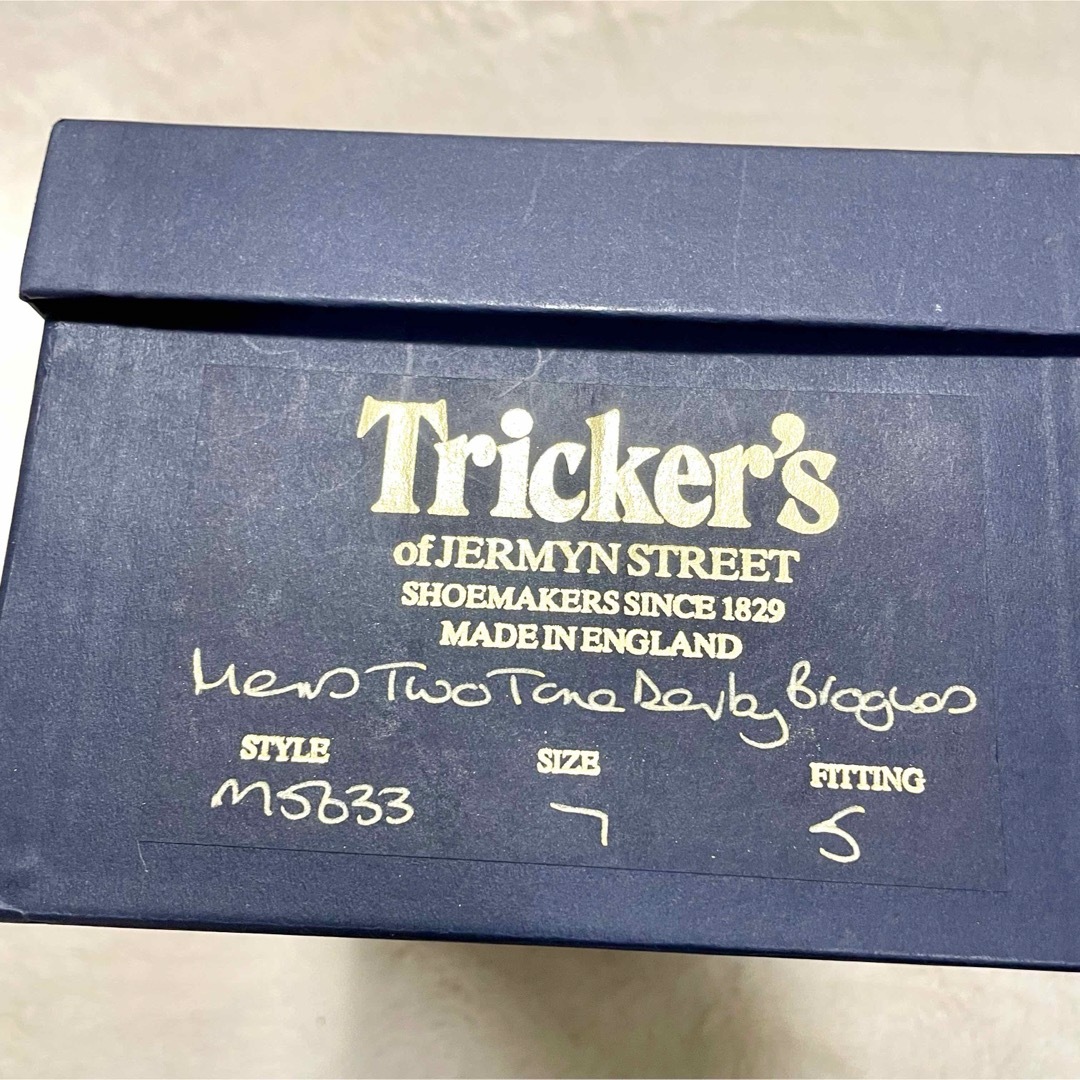 Trickers(トリッカーズ)の箱付希少トリッカーズ Avon House別注 M5633 外羽根フルグローブ メンズの靴/シューズ(ドレス/ビジネス)の商品写真