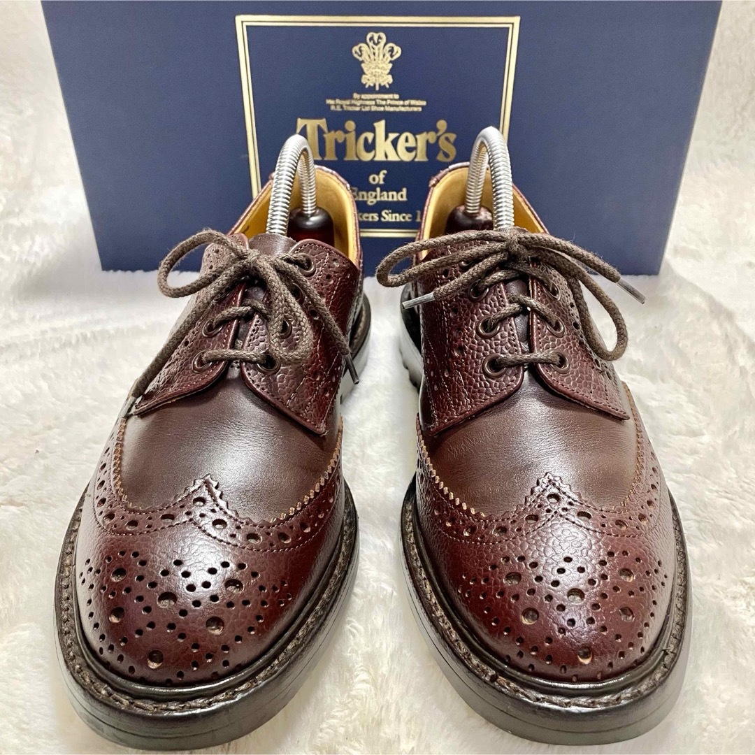 Trickers(トリッカーズ)の箱付希少トリッカーズ Avon House別注 M5633 外羽根フルグローブ メンズの靴/シューズ(ドレス/ビジネス)の商品写真