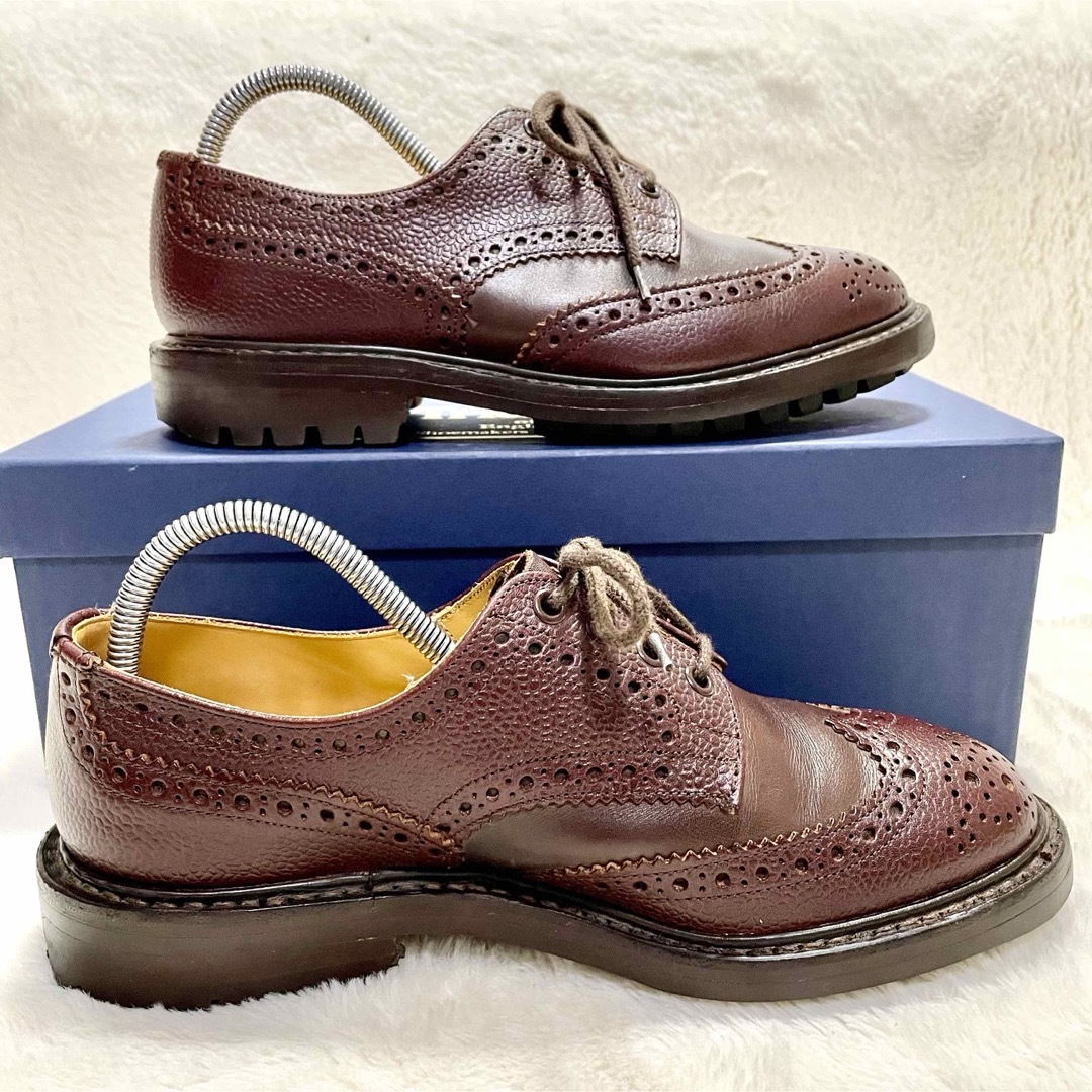 Trickers(トリッカーズ)の箱付希少トリッカーズ Avon House別注 M5633 外羽根フルグローブ メンズの靴/シューズ(ドレス/ビジネス)の商品写真